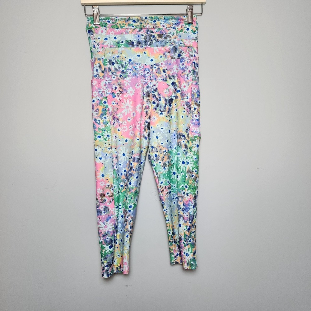 Exoticathelitica Pastel Daises Extra High Waist Capri Leggings Medium